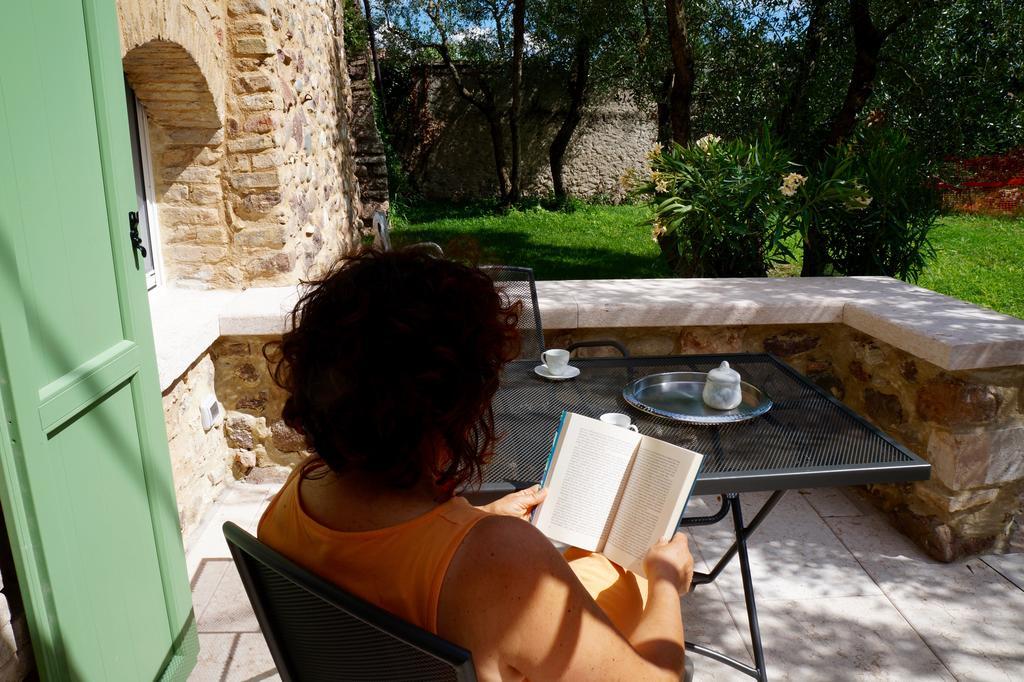 Giardino Degli Ulivi Apartamento Caprino Veronese Exterior foto