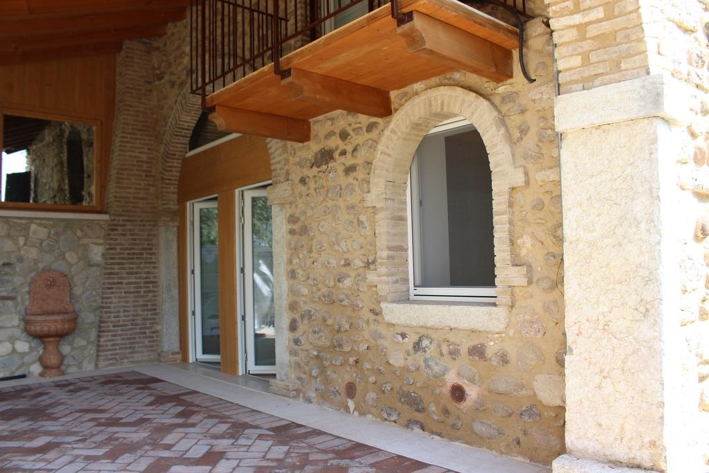 Giardino Degli Ulivi Apartamento Caprino Veronese Exterior foto