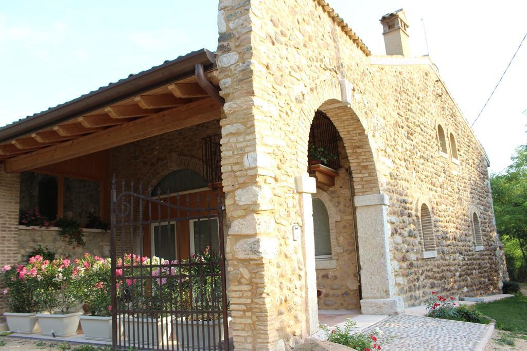 Giardino Degli Ulivi Apartamento Caprino Veronese Exterior foto